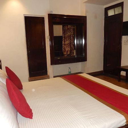 White House Tourist Lodge New Delhi Buitenkant foto